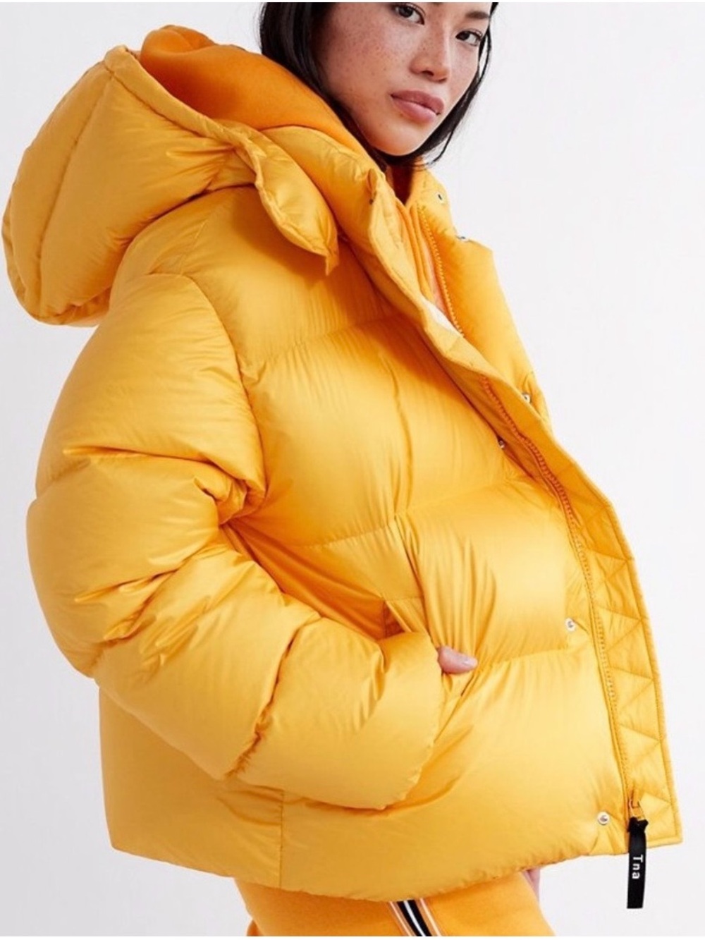 Aritzia TNA The Mega Puffer Shorty Jacket Goose Down